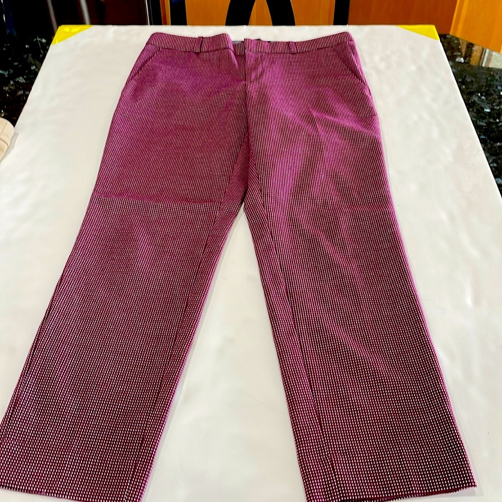 Banana Republic size 4 Avery style. In excellent condition.